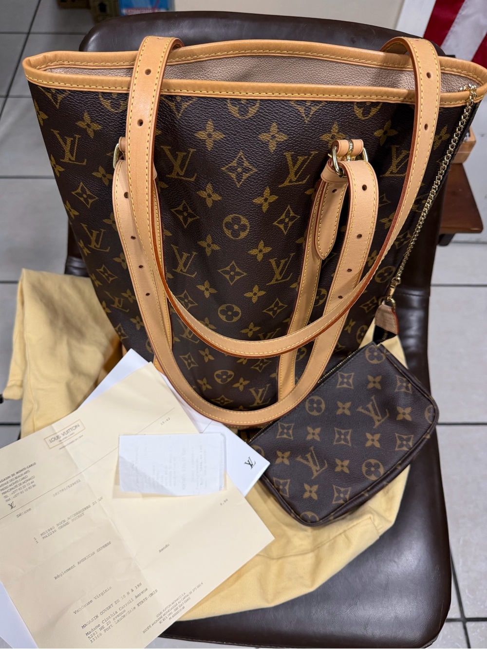 Louis Vuitton
Bucket GM in Monogram with Pouch